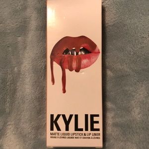 KYLIE matte liquid lipstick and lip liner